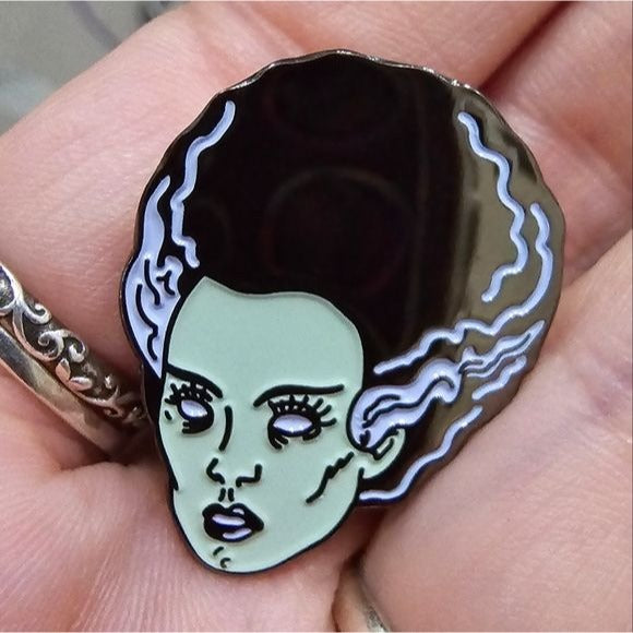 Metal Enamel Lapel Pin | Bride Of Frankenstein - A Gothic Universe - Lapel Pin