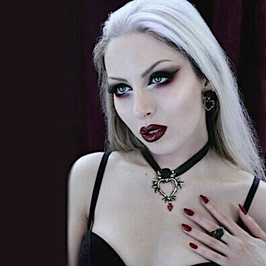 Guirlande d'Amour Necklace | Black Rose Heart Swarovski Crystal - Alchemy Gothic - Necklaces