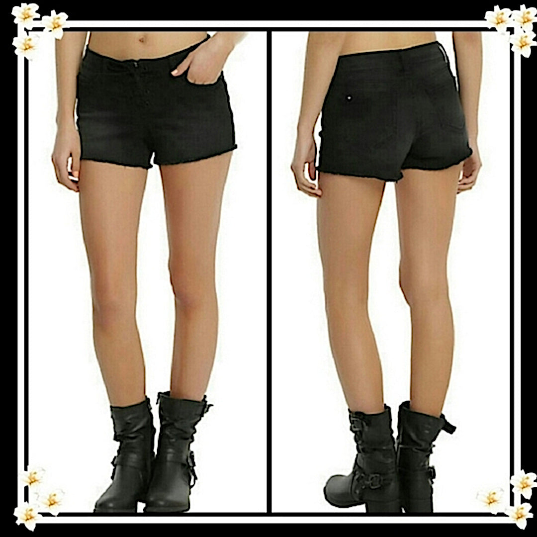Lace-Up Black Shorts - Blackheart - Shorts